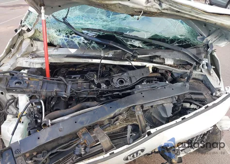 2018 Kia Sedona Lx z USA, uszkodzony, nr VIN KNDMB5C17J6389120